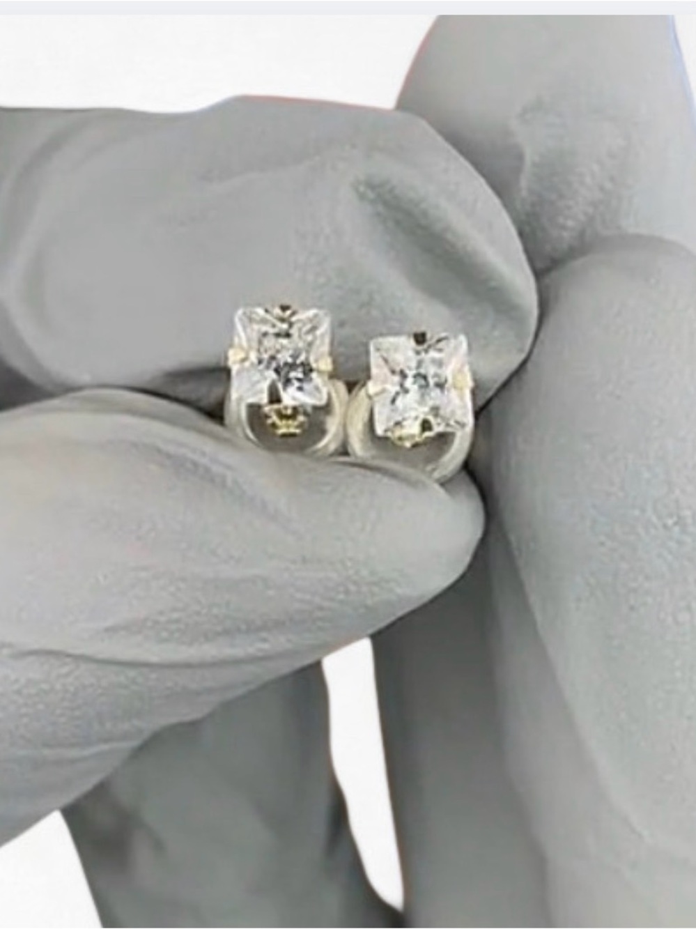 NWT Solid 14K Yellow Gold Princess Cut CZ Stud Earrings